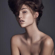  Nude