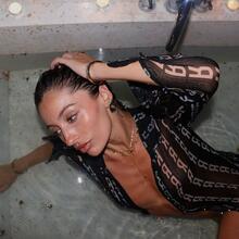  Nude
