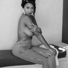  Nude