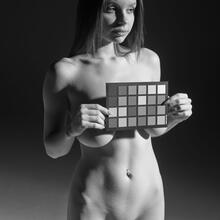  Nude