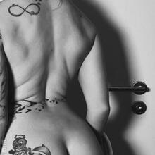 Nude