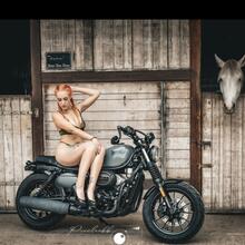  Nude