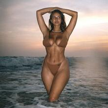  Nude