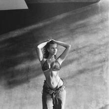  Nude