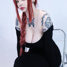  Nude