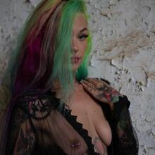  Nude