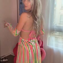  Nude