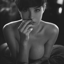  Nude