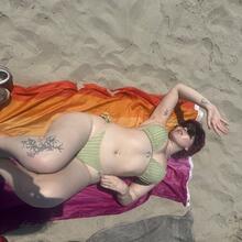  Nude