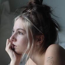  Nude