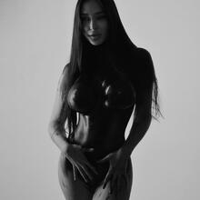  Nude