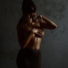  Nude