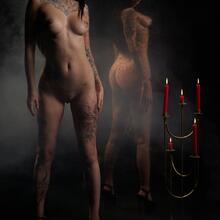  Nude