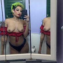  Nude