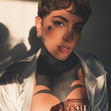  Nude