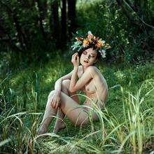  Nude
