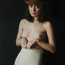  Nude