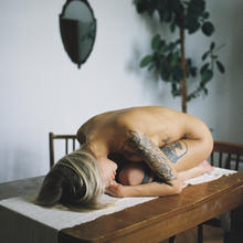  Nude
