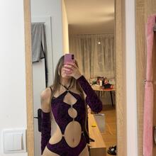  Nude