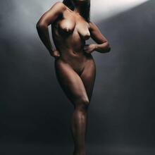  Nude