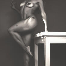  Nude