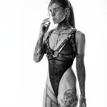  Nude