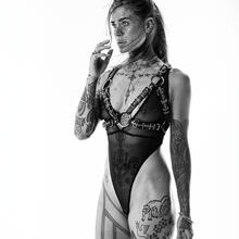 Nude