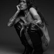  Nude