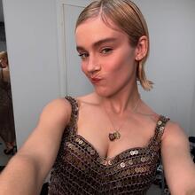  Nude