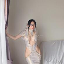  Nude