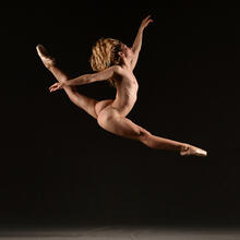  Nude