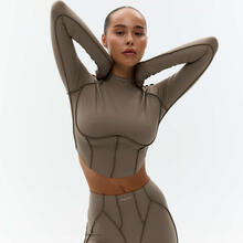  Nude