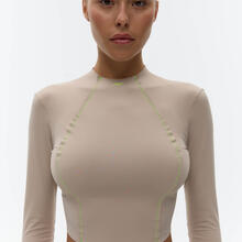  Nude