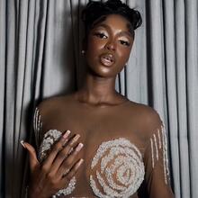  Nude
