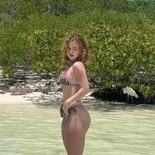  Nude