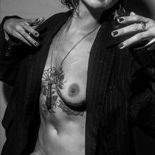  Nude