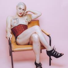  Nude