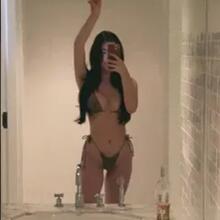  Nude