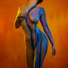  Nude