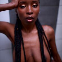  Nude
