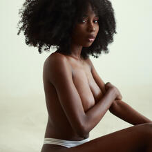  Nude