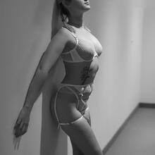  Nude