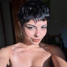  Nude