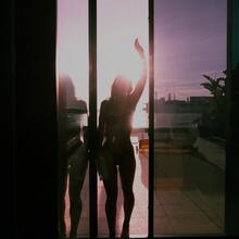 Nude