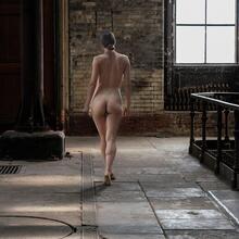  Nude