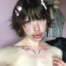  Nude