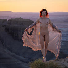  Nude