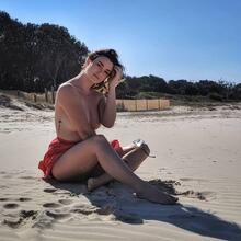  Nude