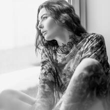  Nude