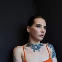  Nude